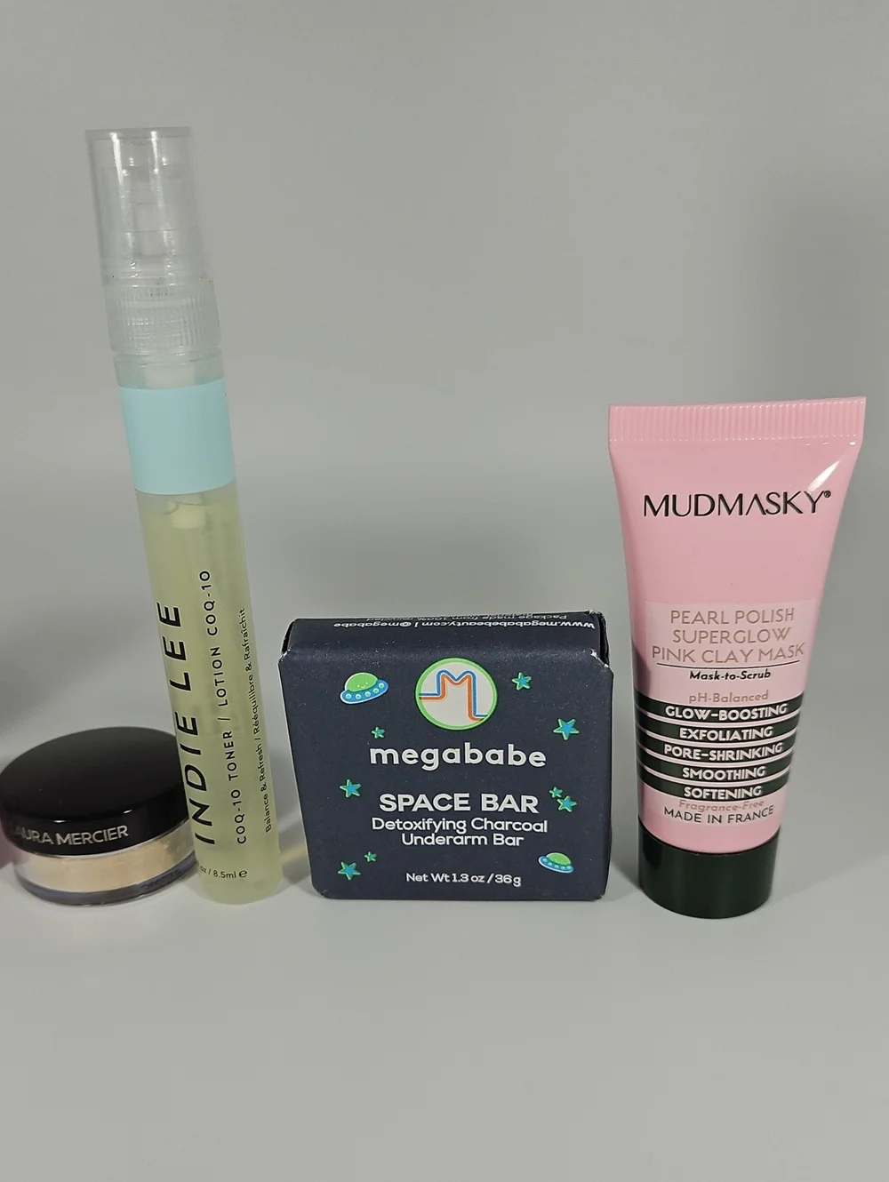 Beauty Lot (6 DELUXE SAMPLE-SIZES + 1 MYSTERY FREE FULL-SIZE)
